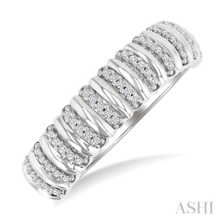 1/6 Ctw Ribbed Round Cut Diamond Fashion Ring in 10K White Gold