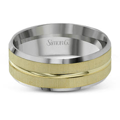 This classic men's band design features a brushed metal finish with a high polished stripe through the middle.