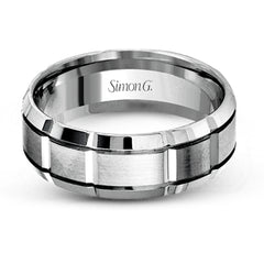 This classic two-tone gold men's band is perfect for everyday wear with a beveled edge and modern details.