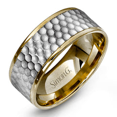 This distinctive men's wedding band features a contemporary hammered design in white gold encircled white two dazzling rose gold silhouettes.