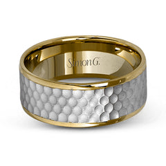 This distinctive men's wedding band features a contemporary hammered design in white gold encircled white two dazzling rose gold silhouettes.