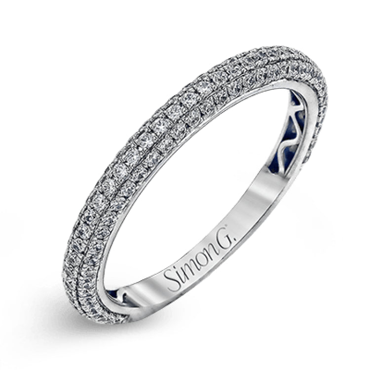 This classically styled white gold engagement ring is set with 1.30 ctw of shimmering white diamonds in a stunning design.