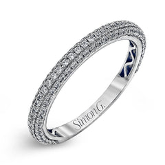This classically styled white gold engagement ring is set with 1.30 ctw of shimmering white diamonds in a stunning design.