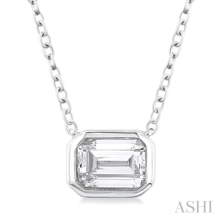 1/4 Ctw Emerald Pie Cut Diamond Fashion Pendant With Chain in 14K White Gold