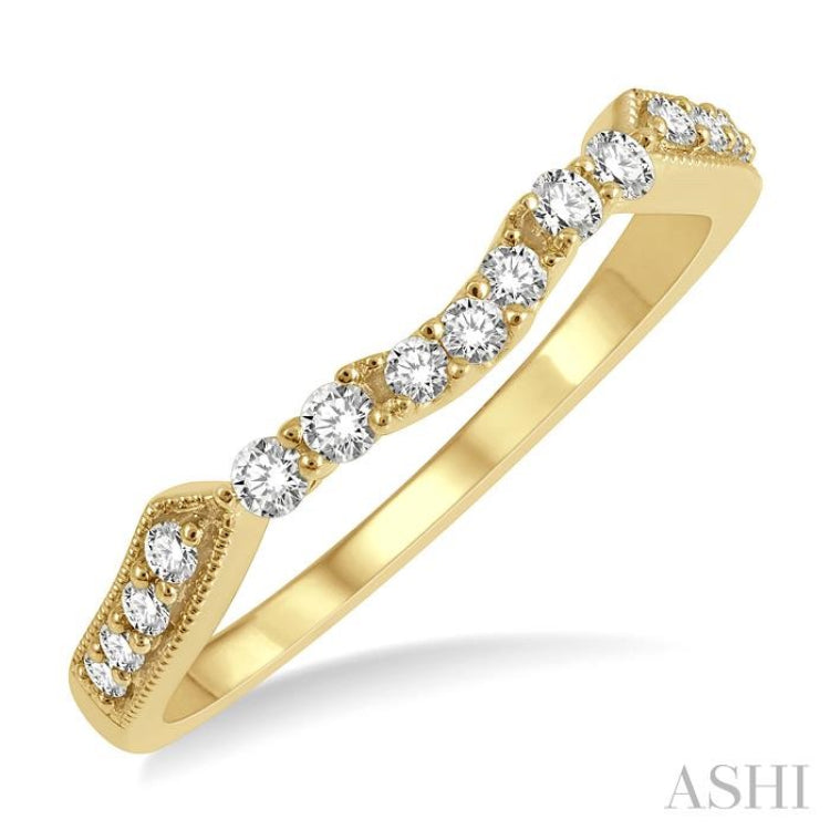 1/5 Ctw Curved Center Round Cut Diamond Wedding Band in 14K Yellow Gold