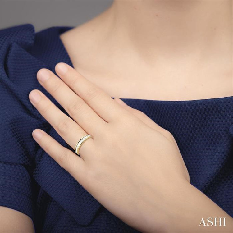 1/2 Ctw Channel Set Baguette Cut Diamond Wedding Band in 14K Yellow Gold