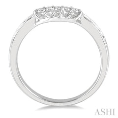 1/4 Ctw Straight Row Round Cut Diamond Wedding Band in 14K White Gold