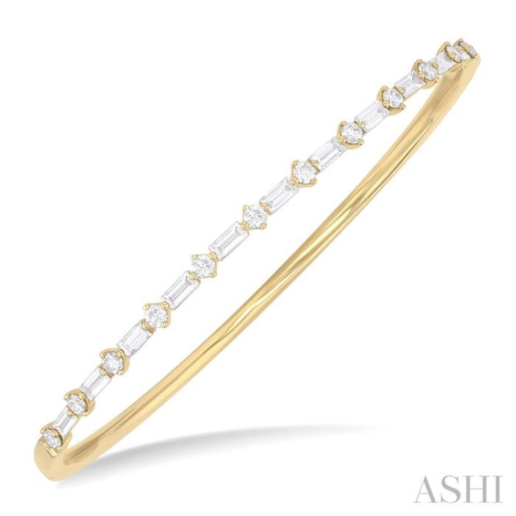 1 1/4 Ctw Baguette and Round Cut Diamond Fashion Bangle in 14K Yellow Gold